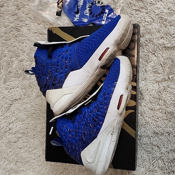 Nike LeBron 17 More Than an Athlete Shoes - Picture 3 of 4